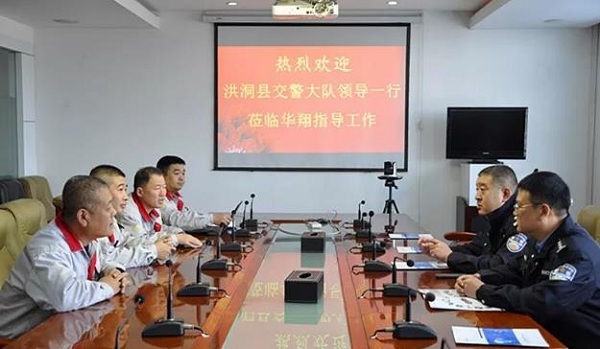 201902131719279014 公安交警深刻918.com集团调研企业员工安全头盔佩带治理经验