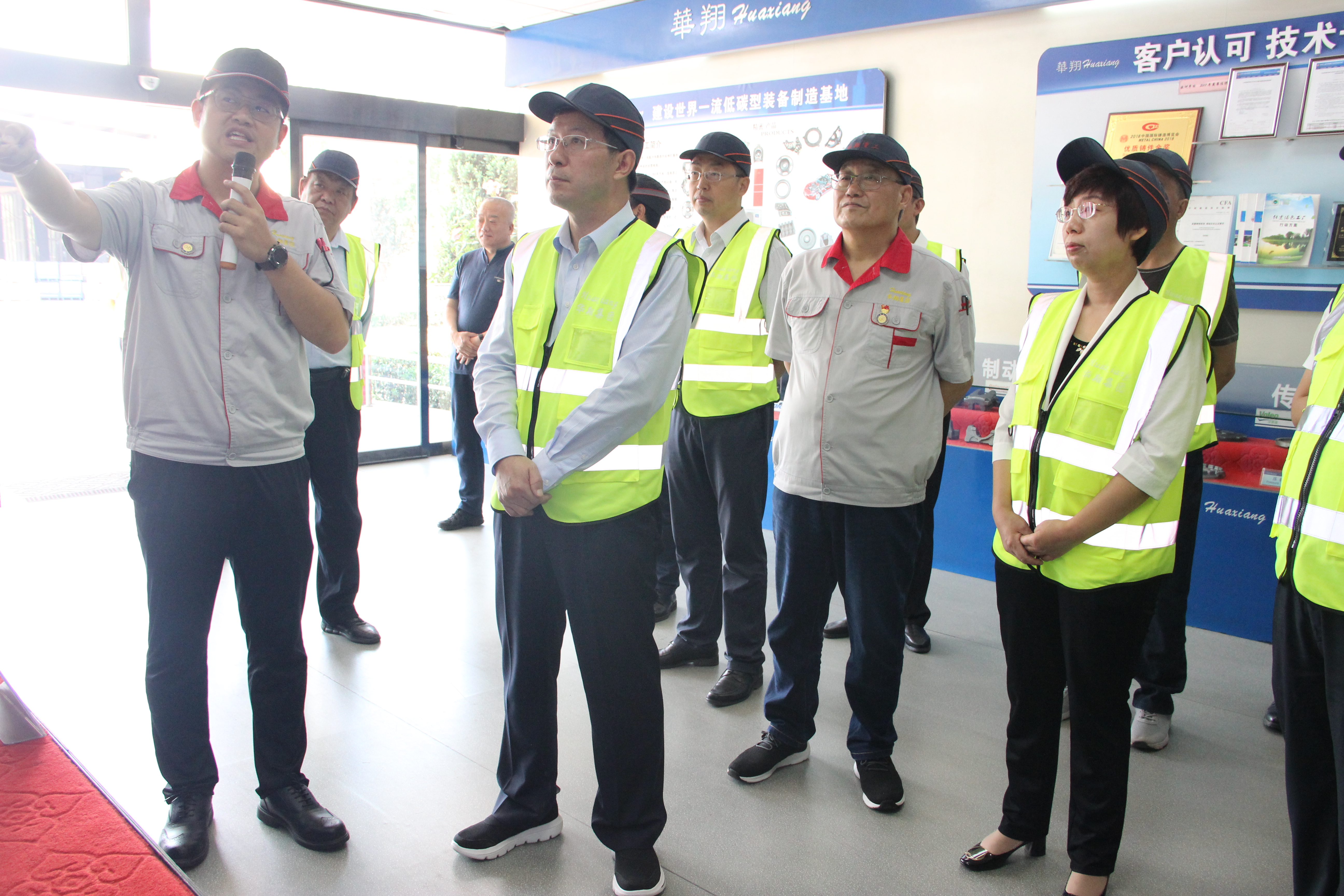 临汾市委副书记、市长董一兵 一行莅临我司调研